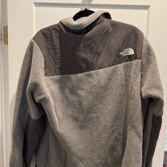 The North Face Women's Gray Fleece Jacket - Picture 2 of 3